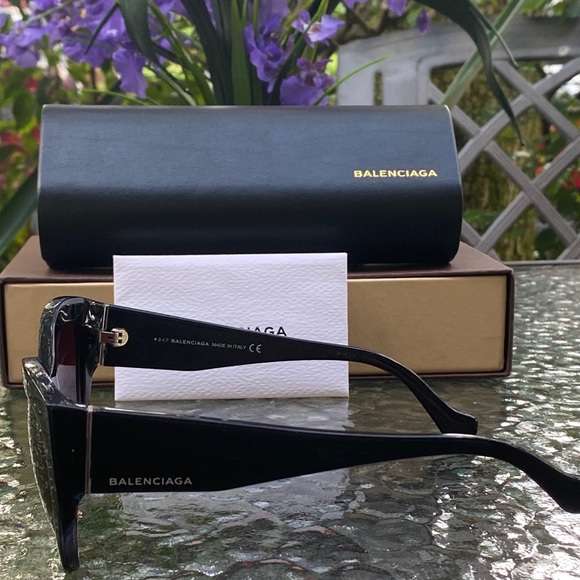 Balenciaga Black Logo Sunglasses - Picture 12 of 16